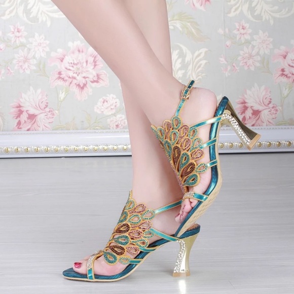 Stunning Handmade Crystal Rhinestone Peacock Heel - Picture 3 of 16